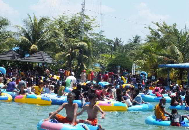 Kolam renang eros