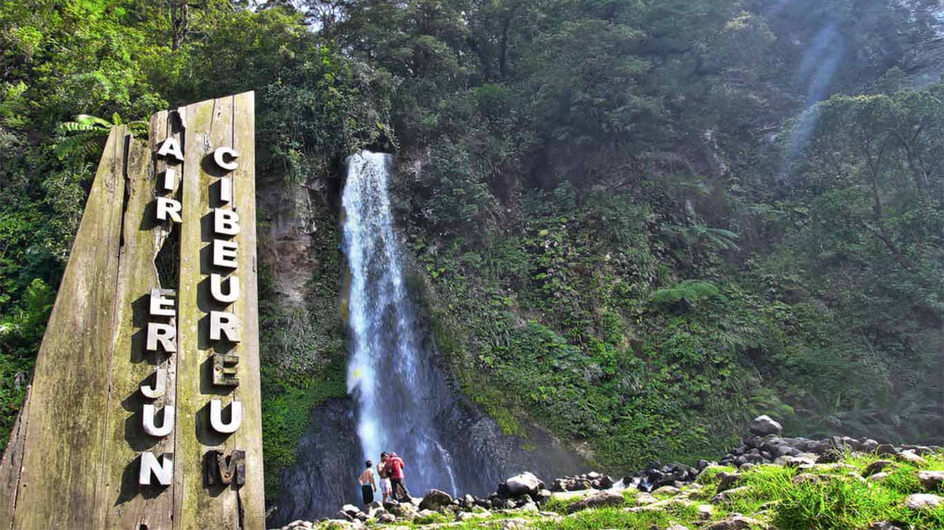 air terjun kebun raya cibodas