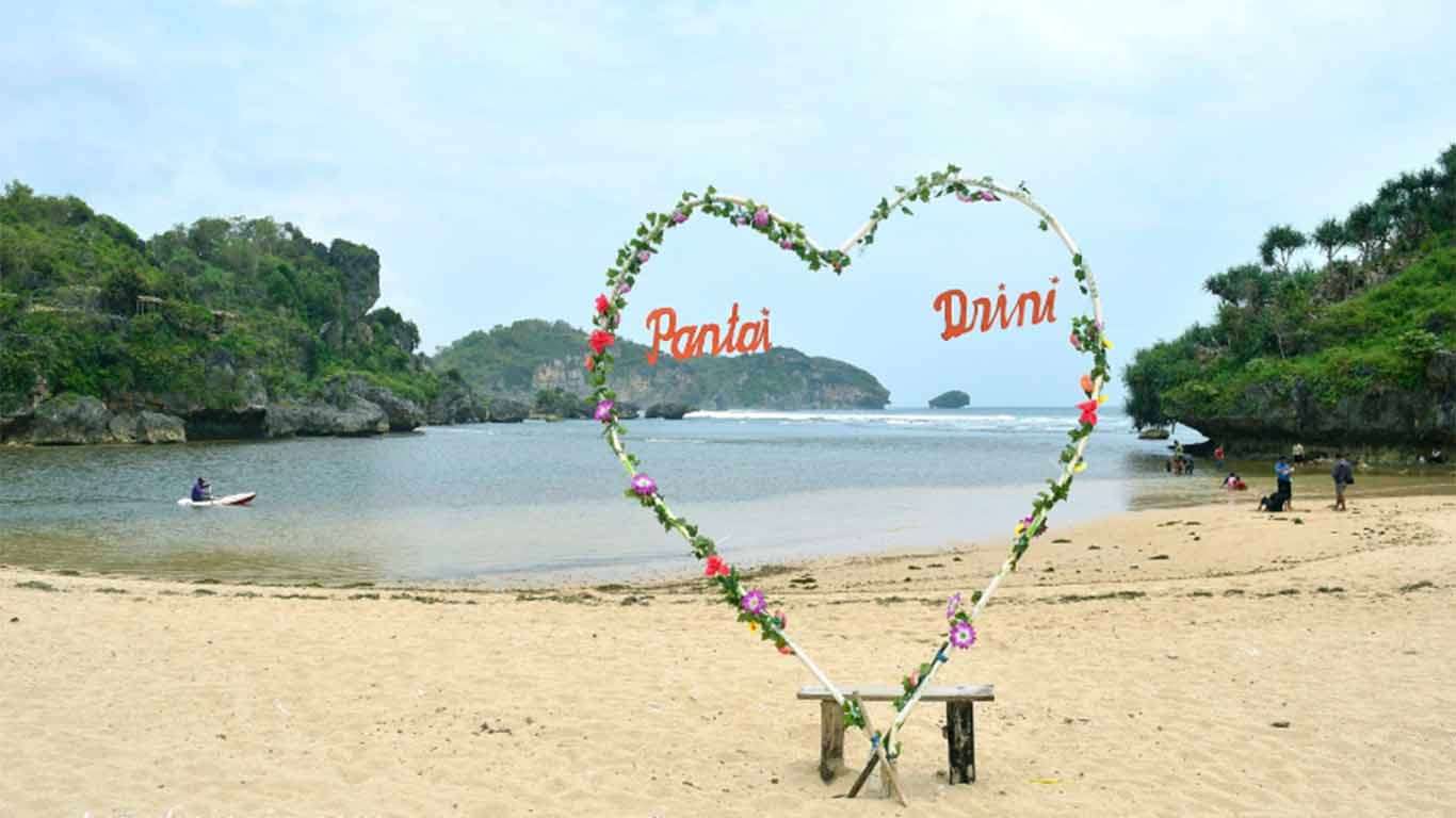 √ Pantai Drini Yogyakarta: Daya Tarik & Tiket Masuk 2022