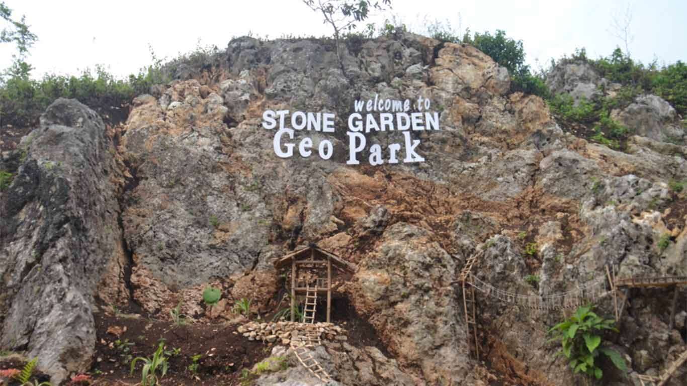 √ PESONA + Harga Tiket Stone Garden Padalarang 2020