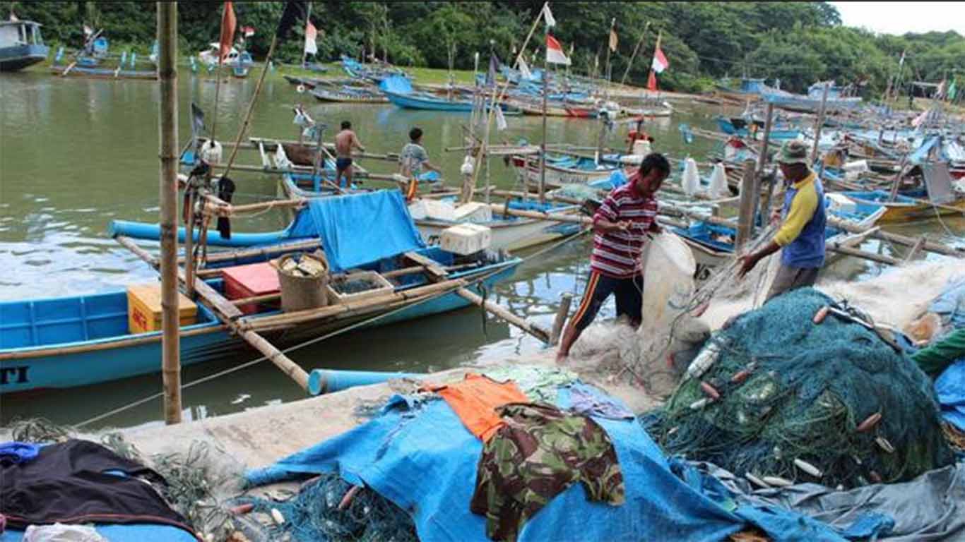 mitos pantai santolo