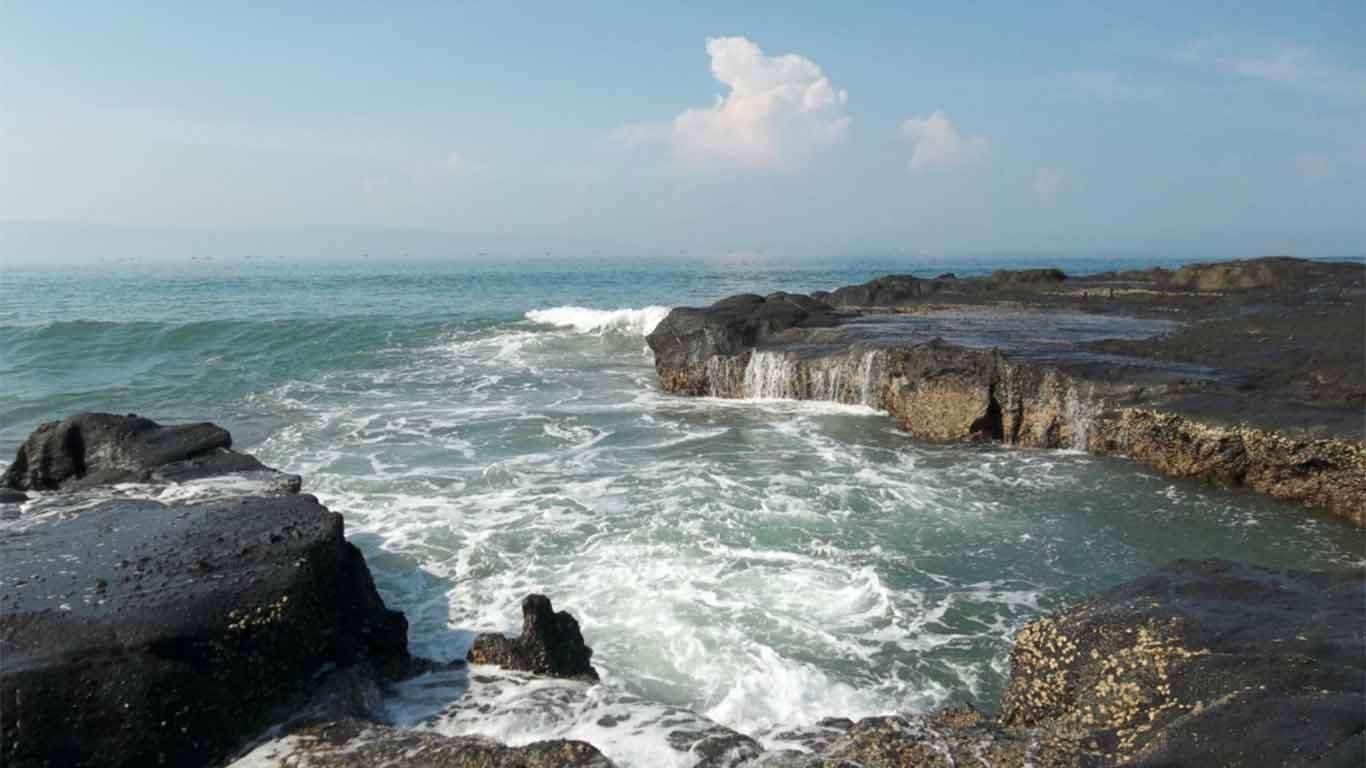 penginapan murah di pantai karang hawu