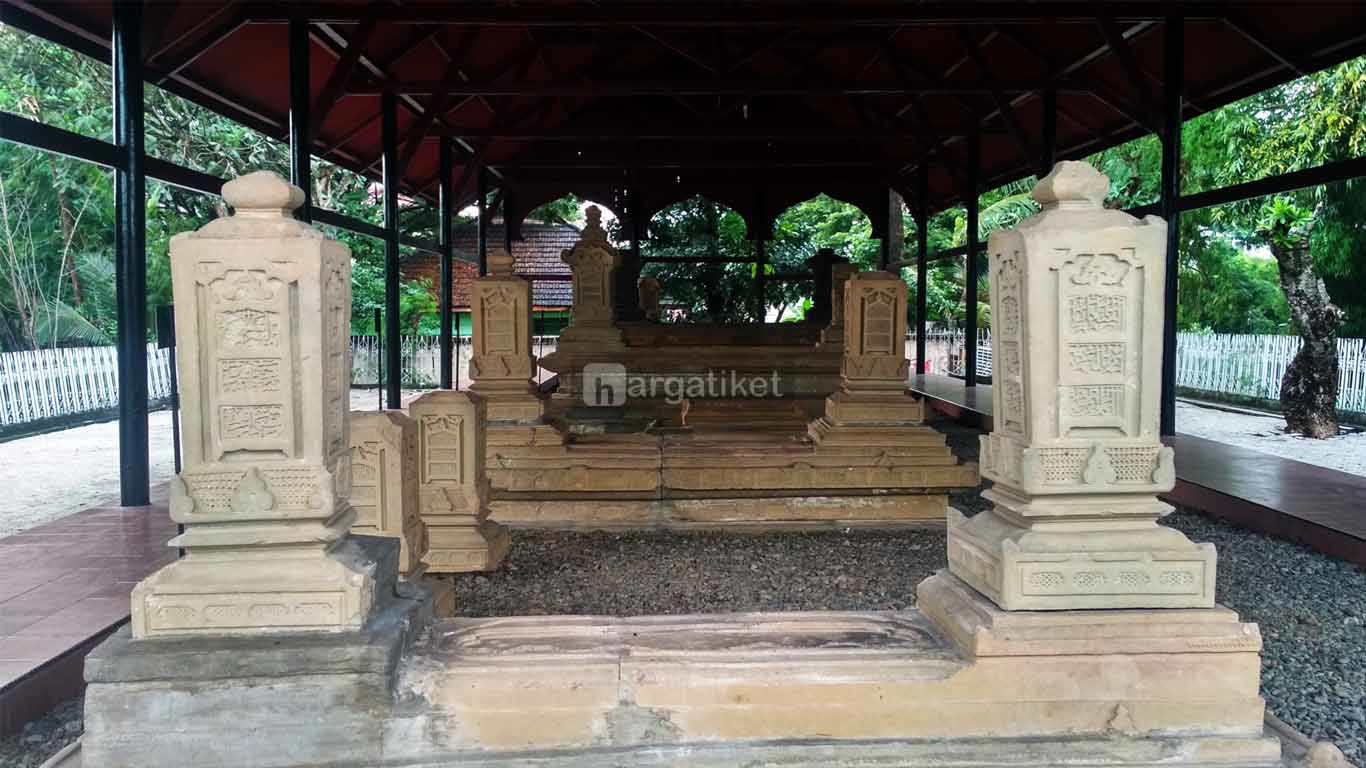 Makam Sultan Aceh Kandang XII