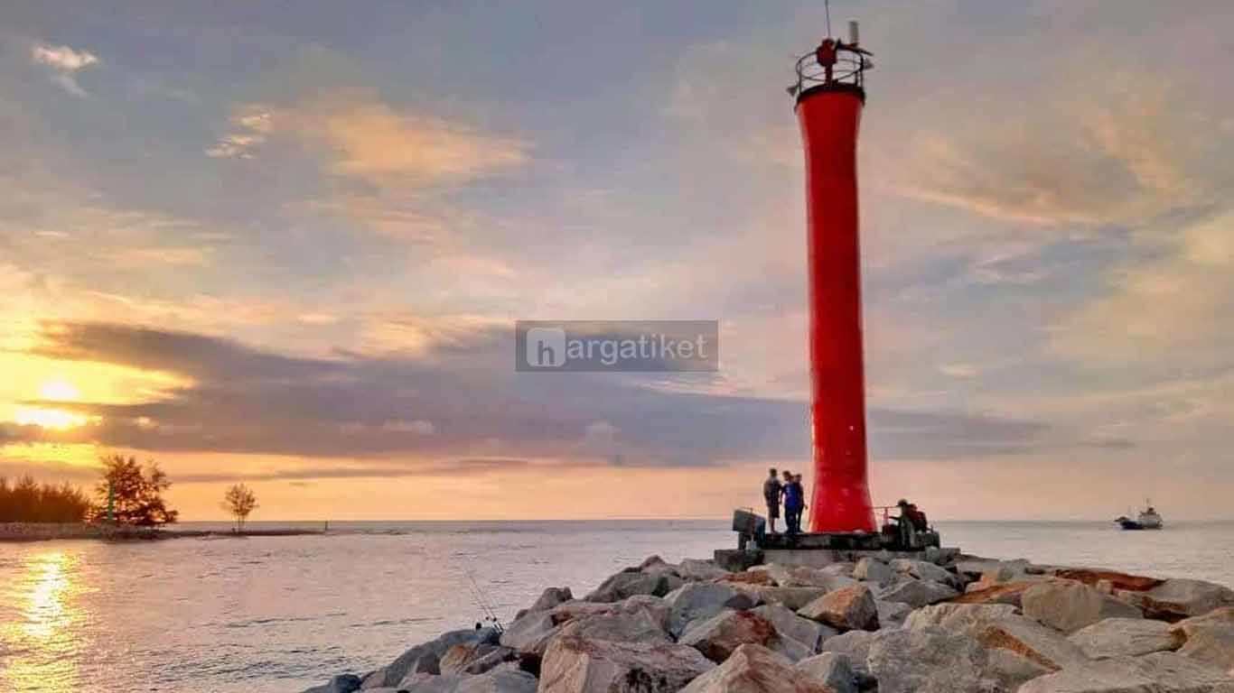 Pantai Lentera Merah