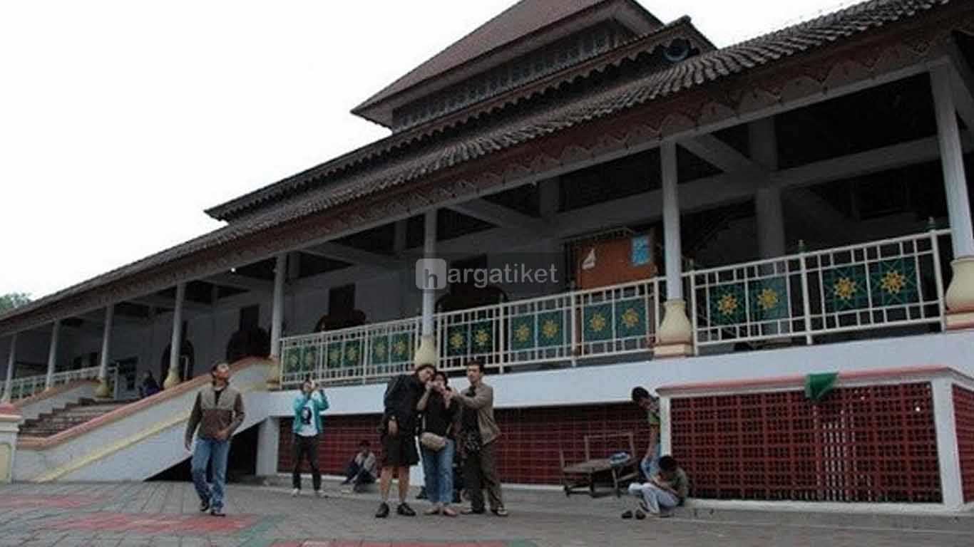 Tiket Masuk Kolam Renang Istana Pasir Cilegon - Pantai ...