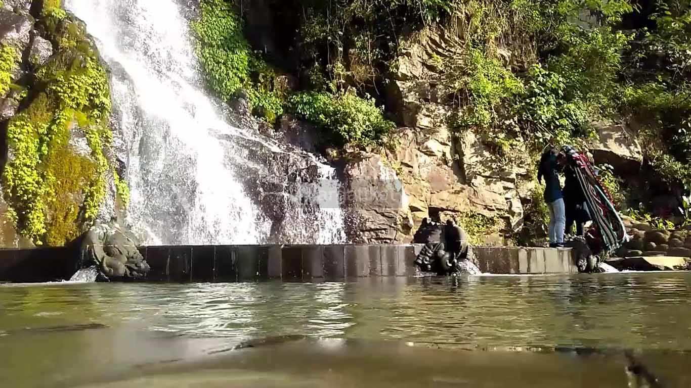 Air Terjun Sumuran atau Air Terjun Seloproojo