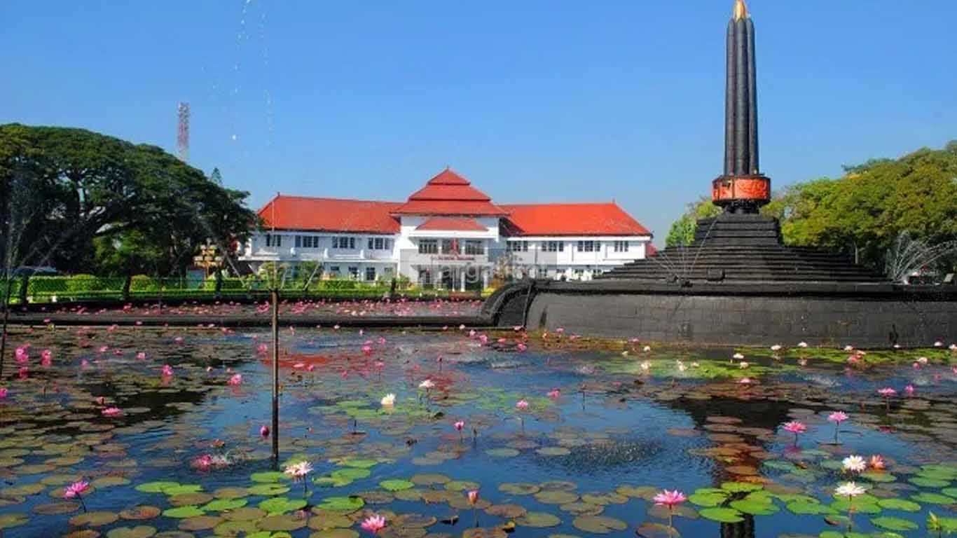 Alun-Alun Tugu Malang