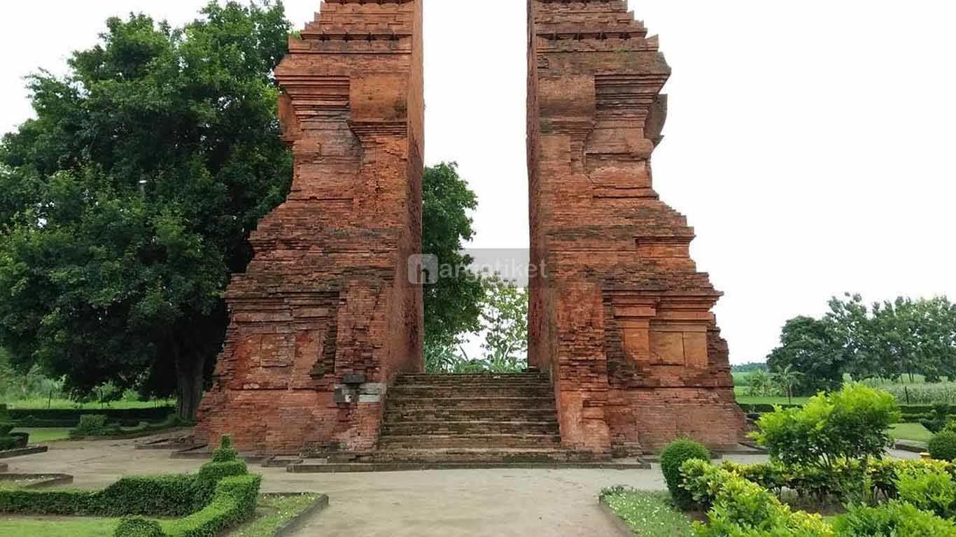 Candi Wringin Lawang