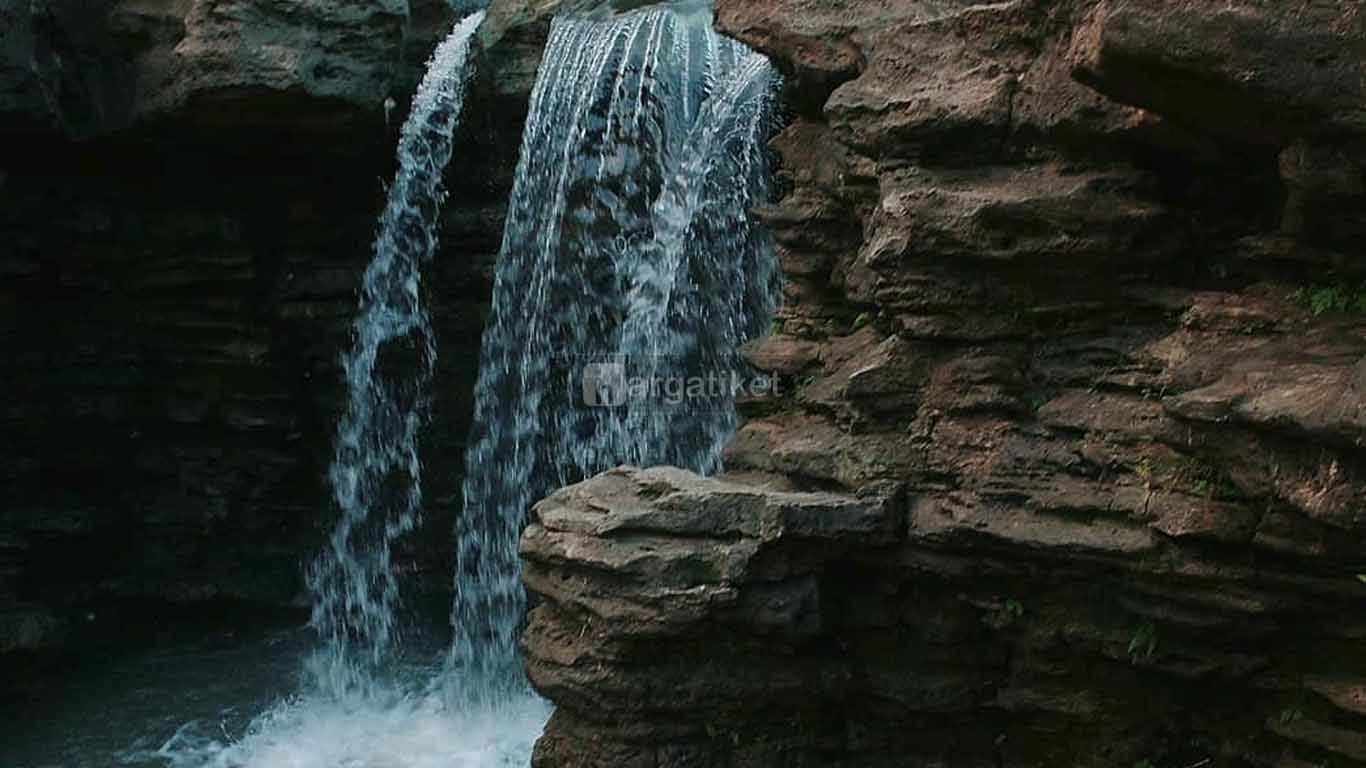 Dung Grujug Water Falls