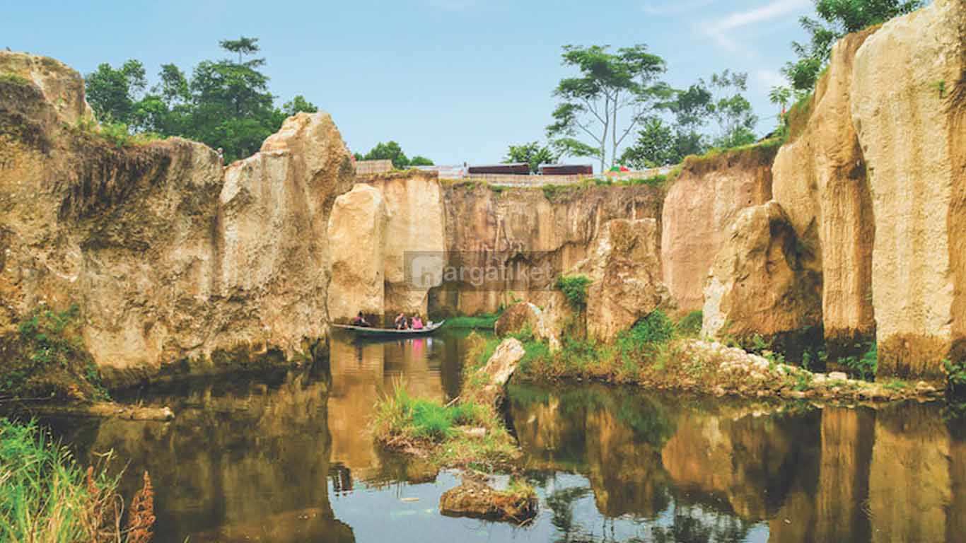 Kandang Godzilla, Tebing Koja