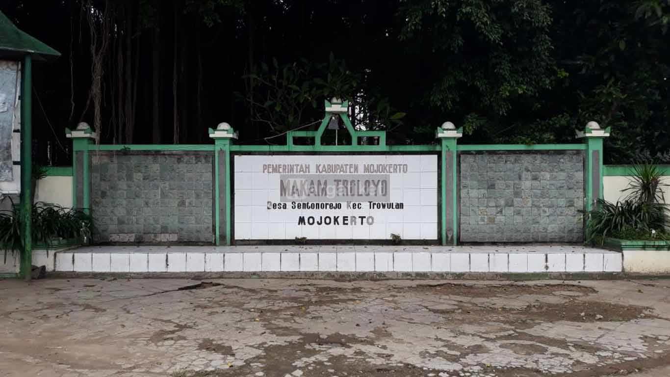 Makam Troloyo Mojokerto