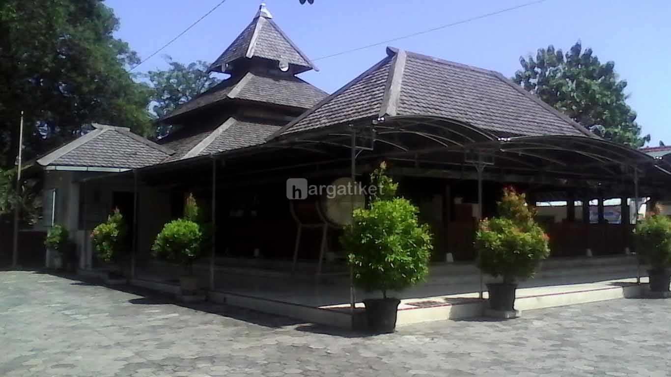 Makam dan Masjid Kuno Taman