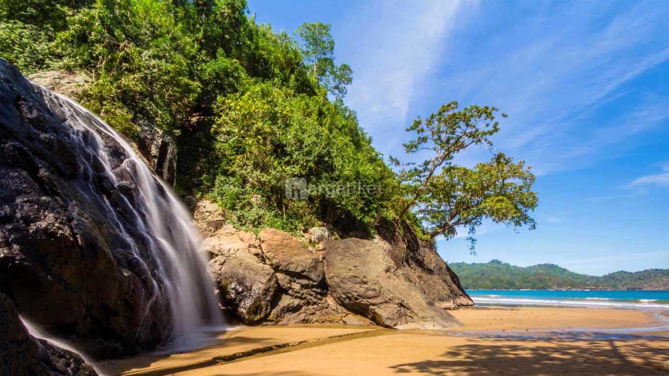 Pantai Banyu Anjlok