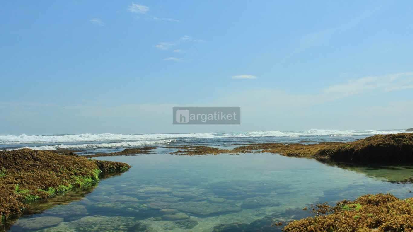 Pantai Jonggring Saloka