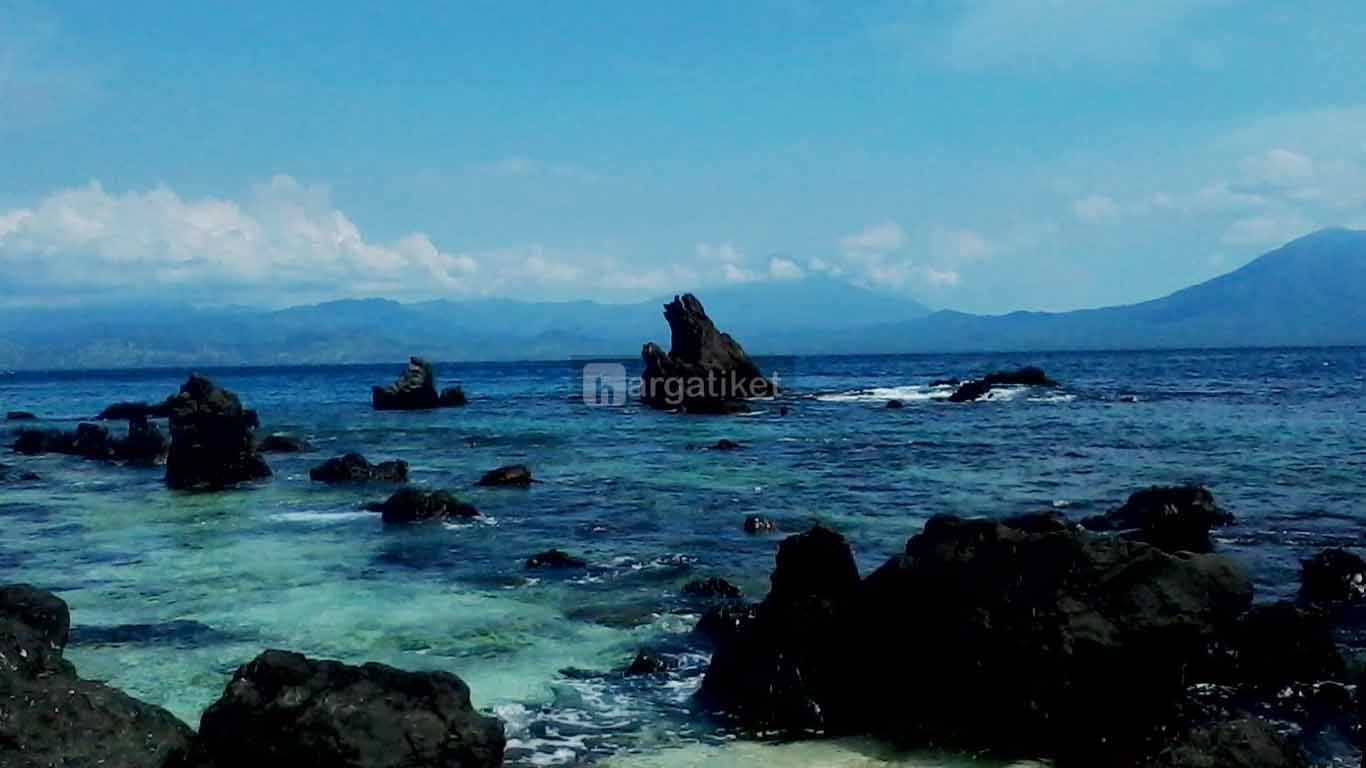 Pantai Karang Hitam