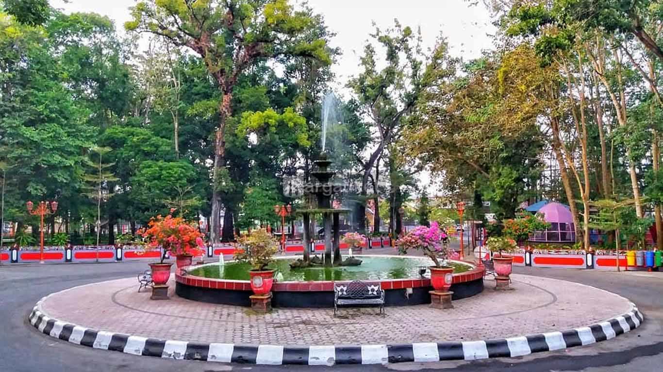 Taman Kebon Rojo atau Kebonrojo