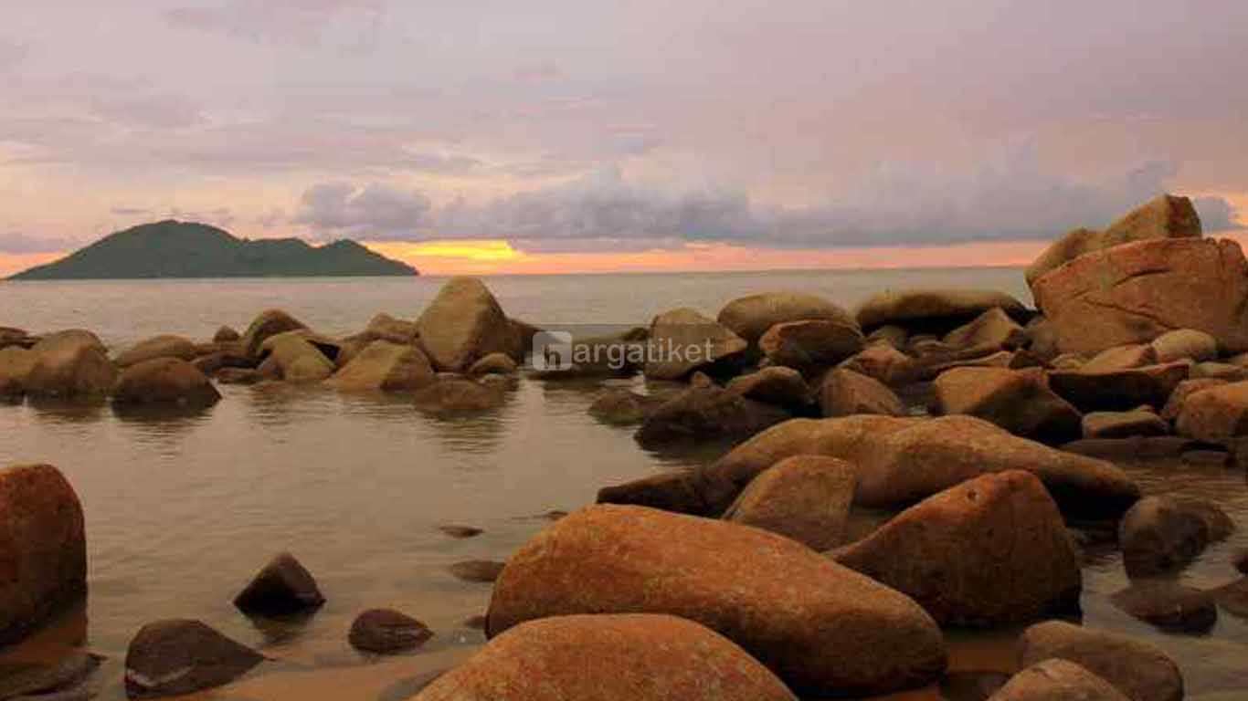 pulau tempat wisata bahari di kalimantan barat