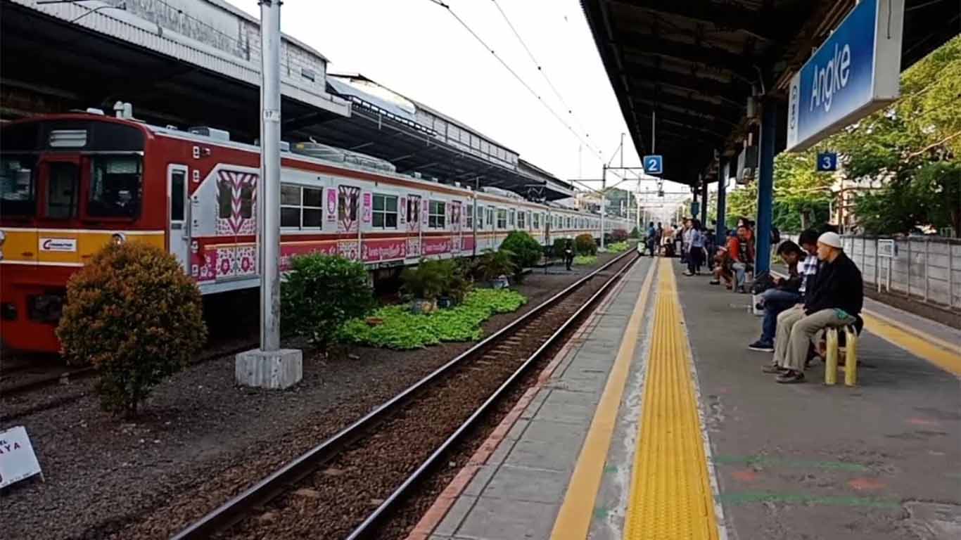 Tempat Wisata Yang Dekat Stasiun Commuter Line