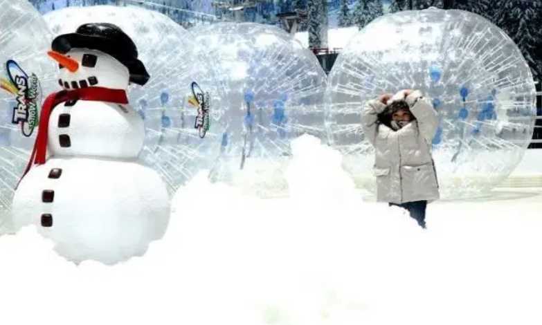 Wahana Zorb Ball Dunia Salju