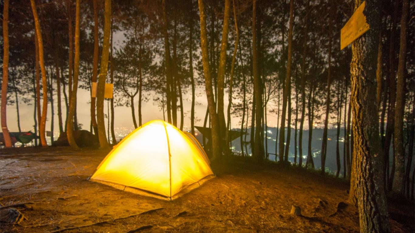 Camping di Puncak Bukit