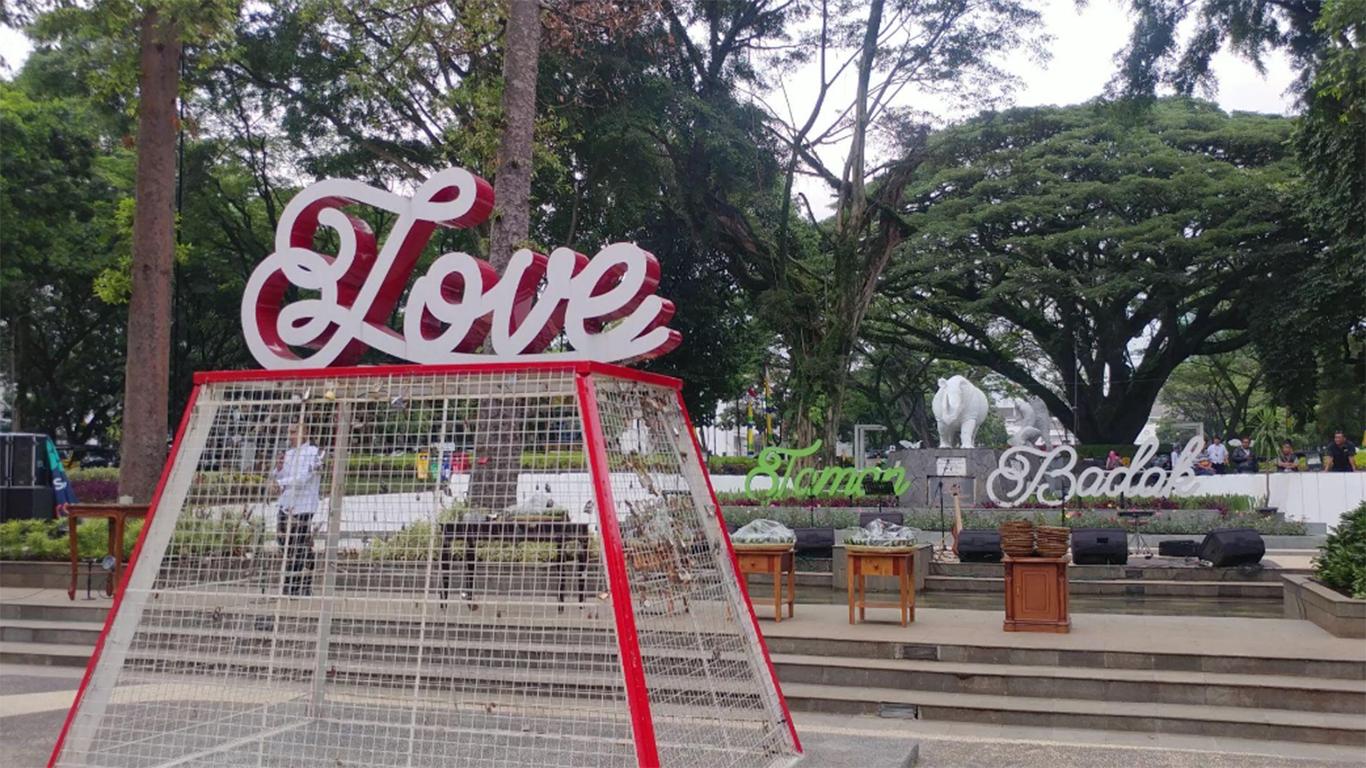 Gembok Cinta Balai Kota Bandung