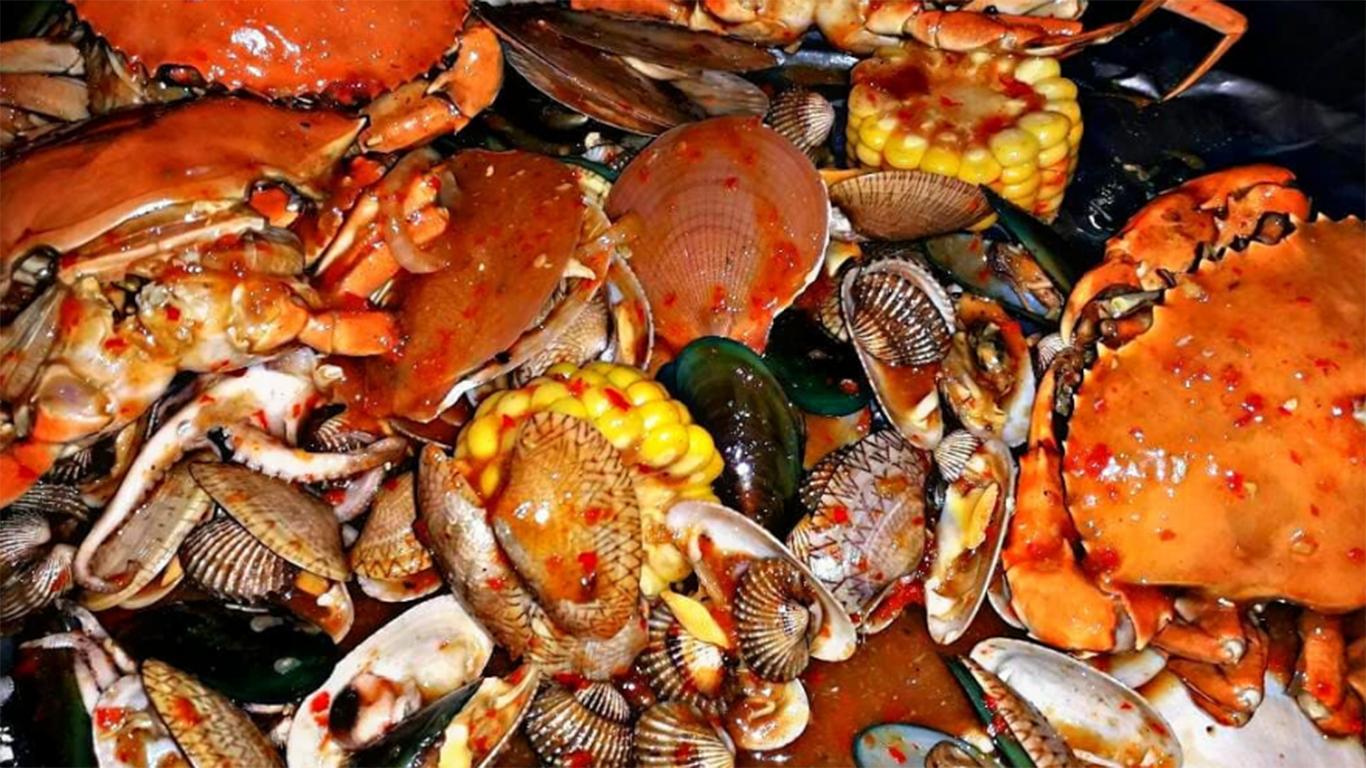 Kuliner Ikan Laut Segar di Pantai Depok