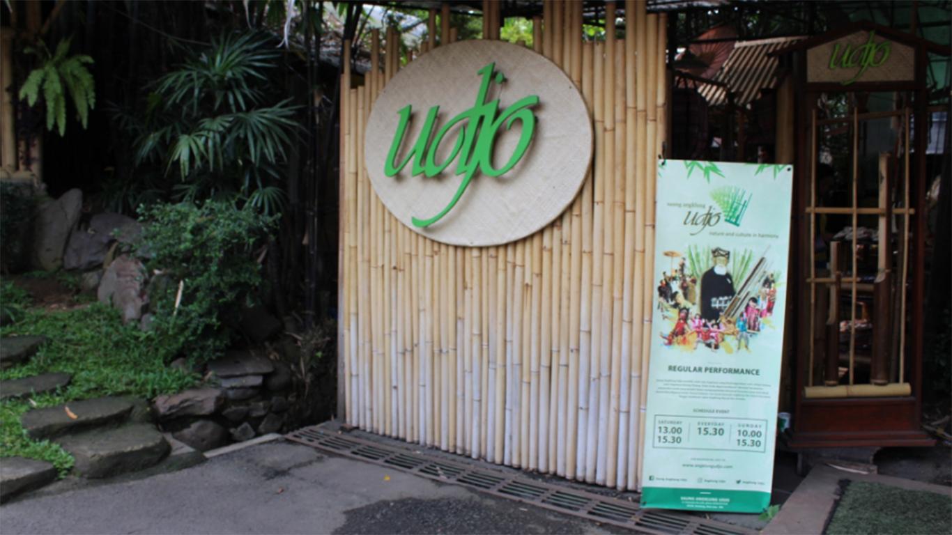 Wisata Kuliner Dapoer Angklung