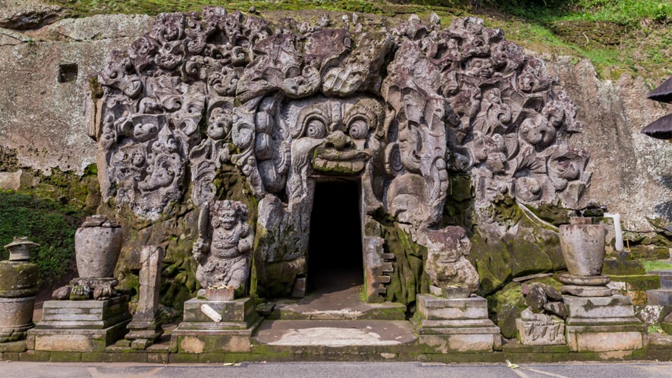 √ Goa Gajah Sejarah, Objek Wisata, Harga Tiket Masuk