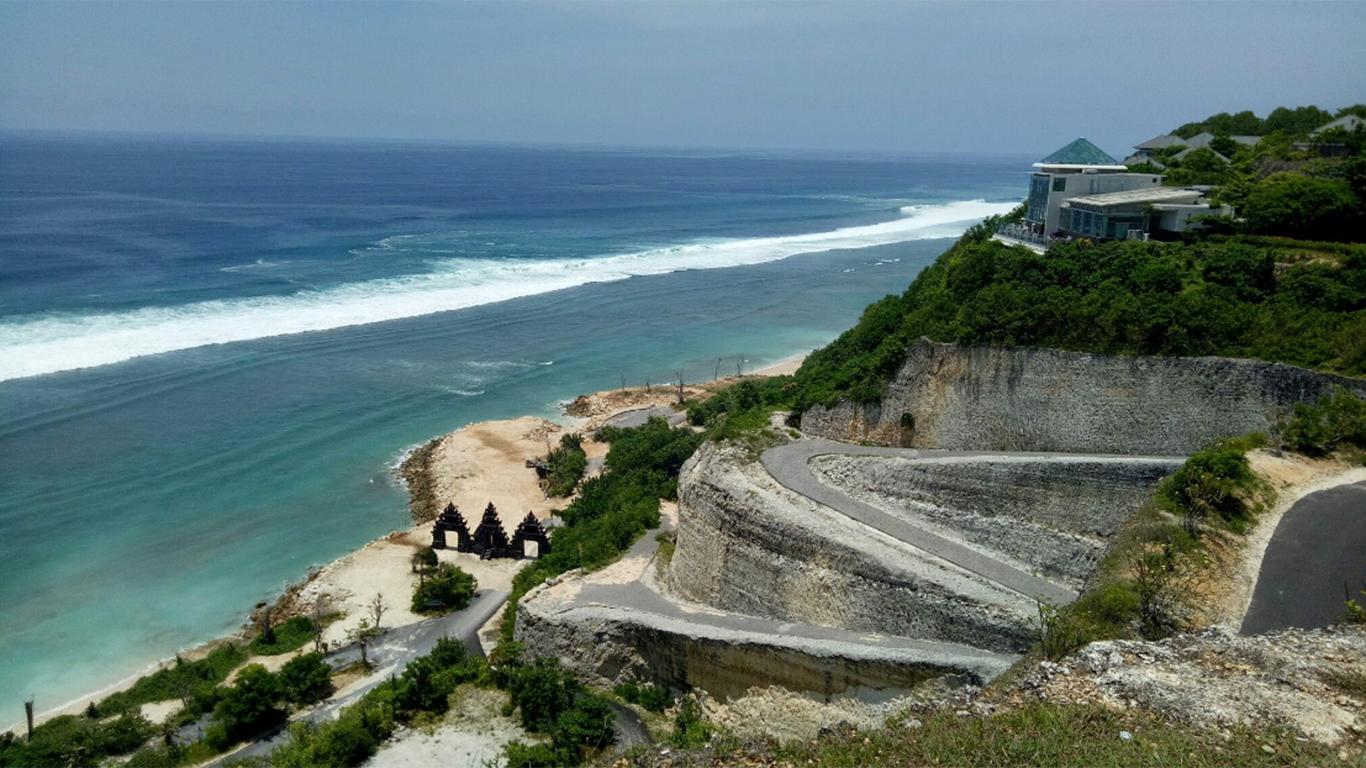 pantai melasti bali