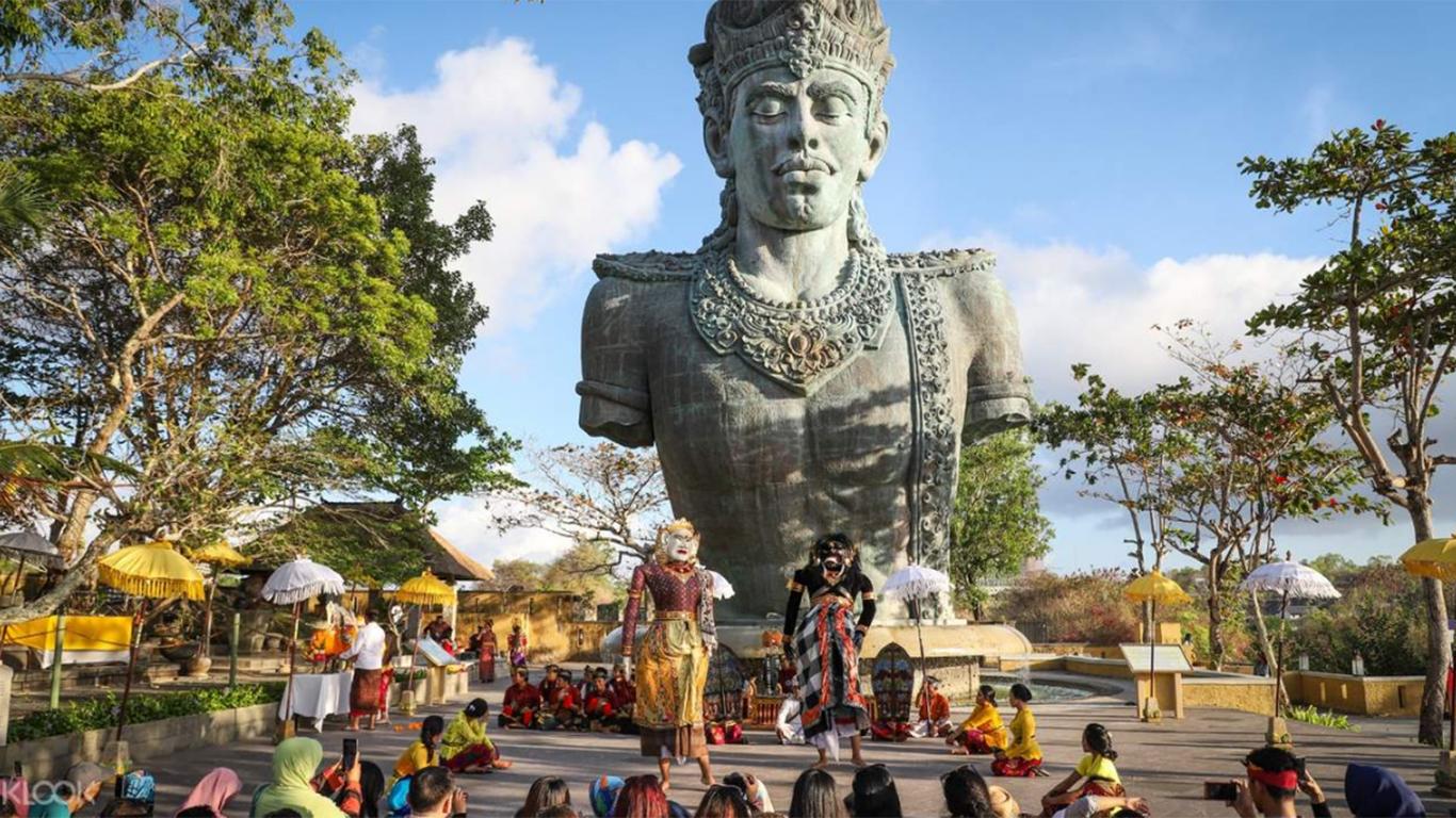 patung garuda wisnu kencana