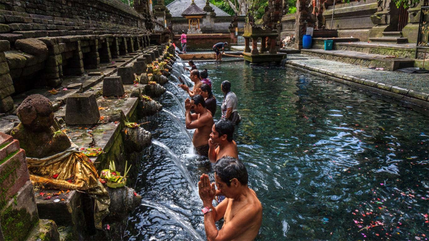 Tirta Empul: Sejarah, Jam Operasional, Harga Tiket Masuk