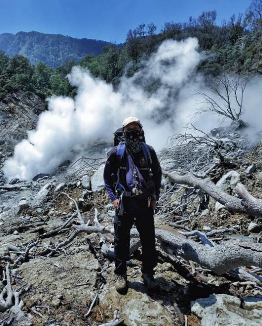 kawah ratu gunung salak angker