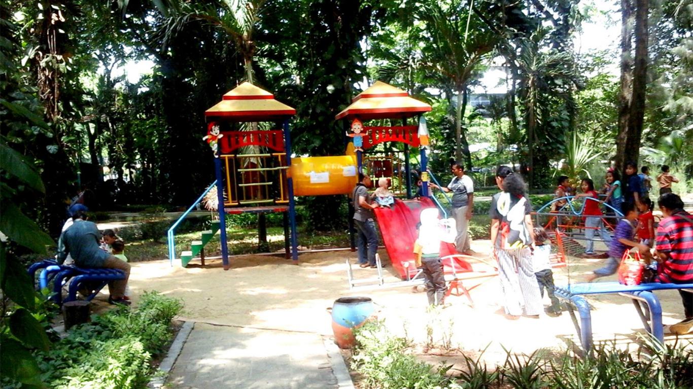 taman flora di surabaya