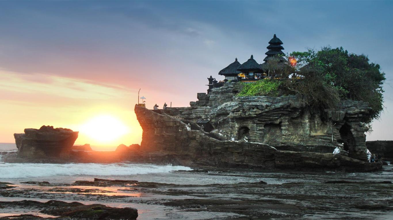 Latar Belakang Objek Wisata Tanah Lot