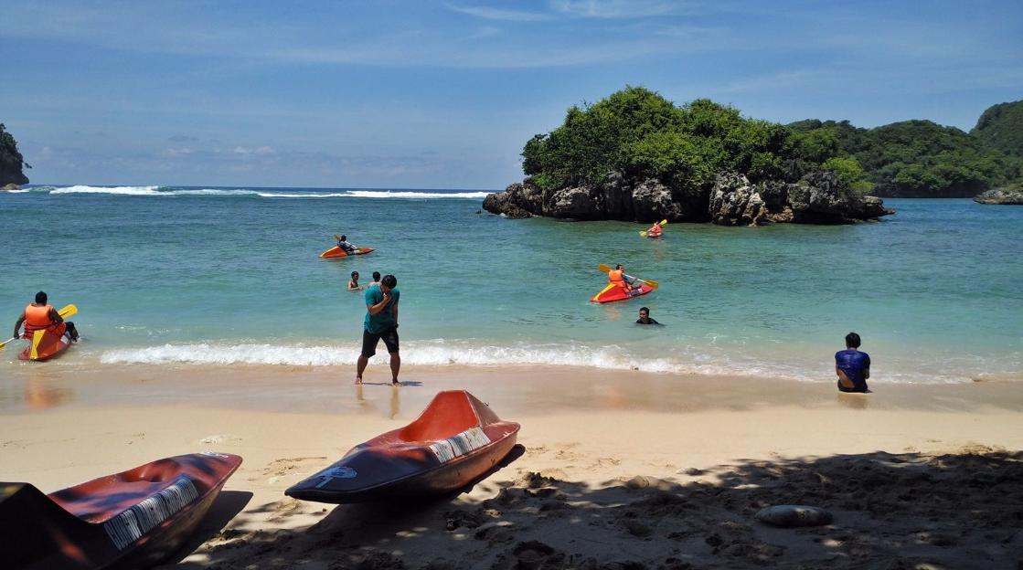 Pantai Gatra: Review & Harga Tiket Masuk (2021)
