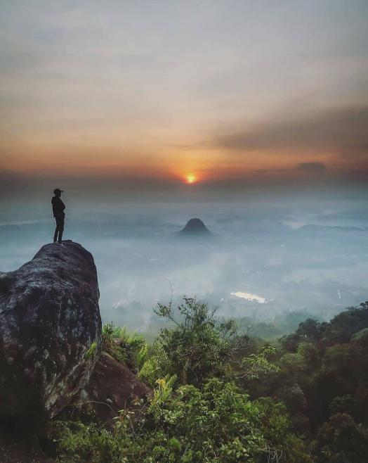 gunung munara rumpin