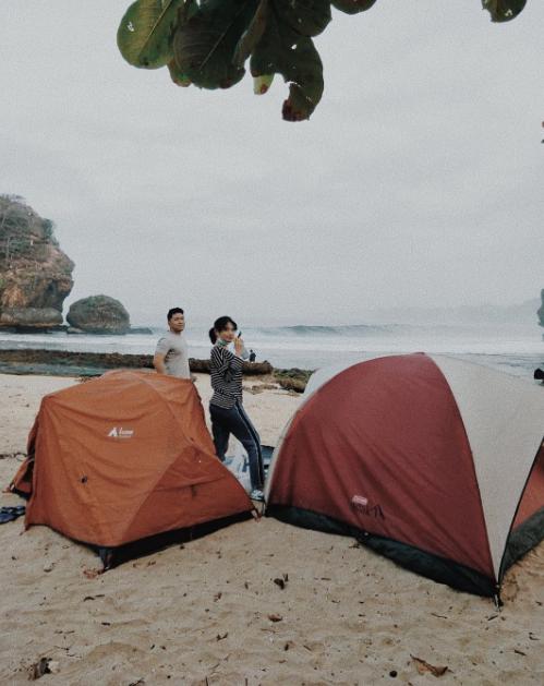 pantai batu bengkung di malang