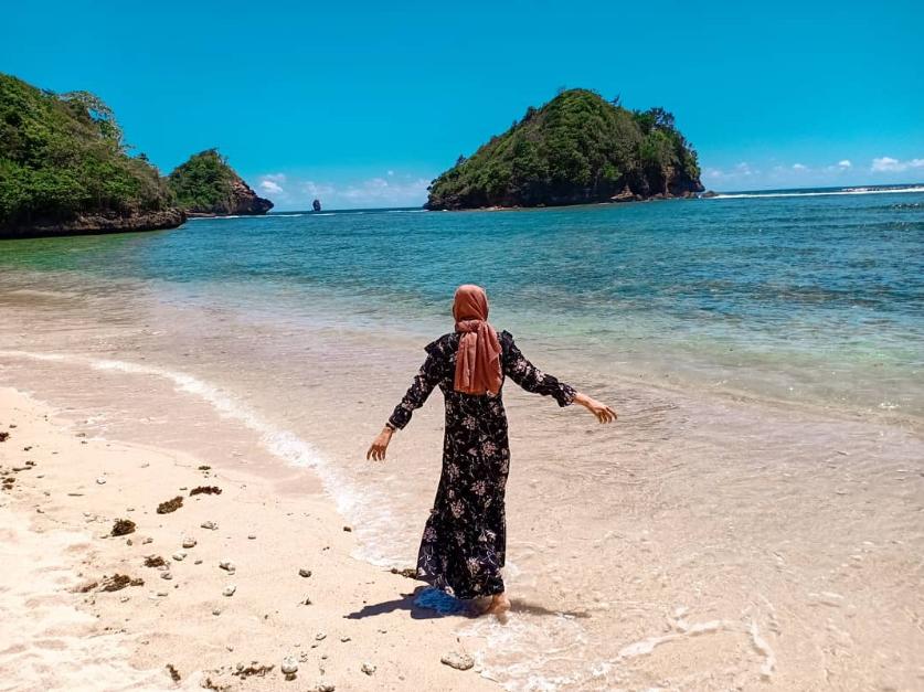 pantai gatra malang jawa timur