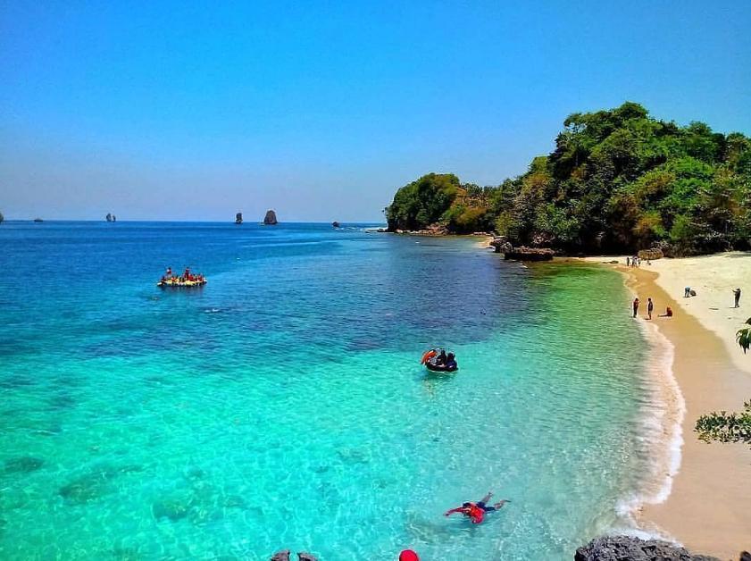 Kawasan Wisata Pantai Disebut