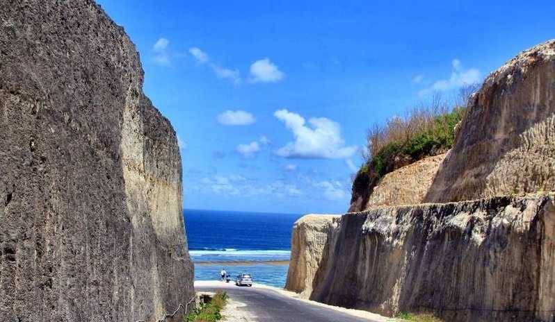 sejarah pantai pandawa dan gambarnya