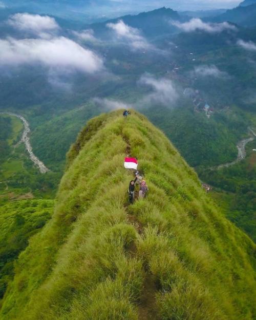 wisata gunung batu jonggol