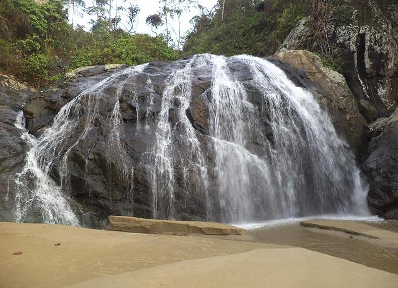 Air Terjun Banyu Anjlok