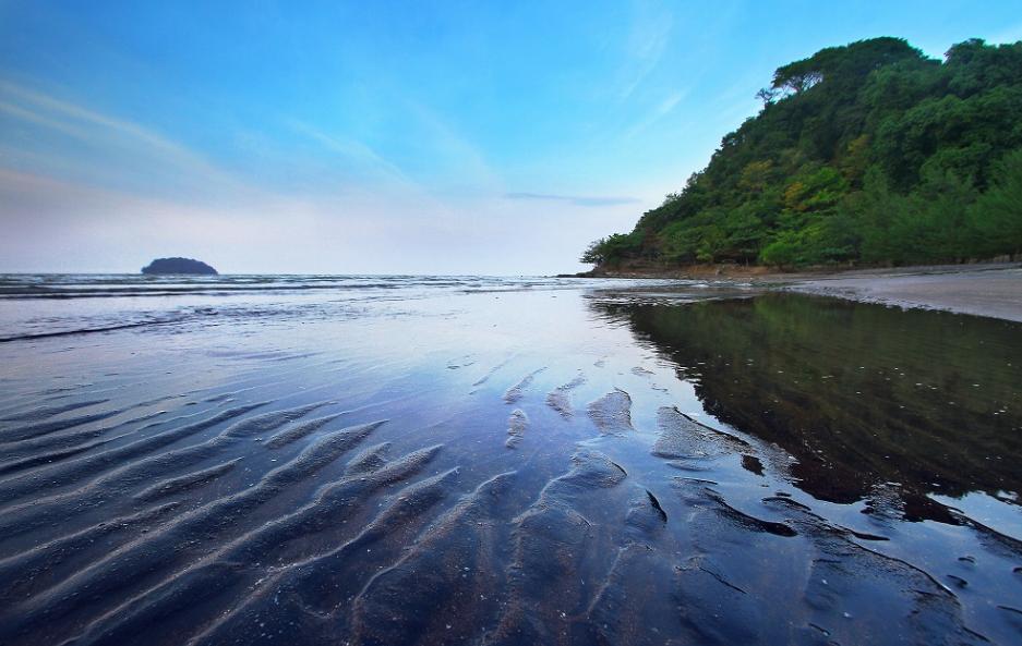 Pantai Gua Manik