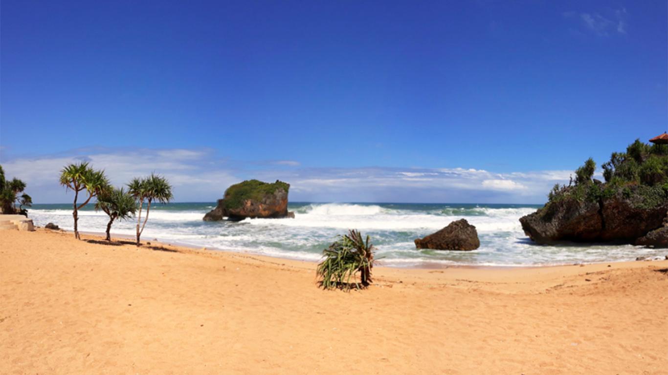 √ Pantai Ngrawe - Review Wisata, Harga Tiket Masuk (2021)