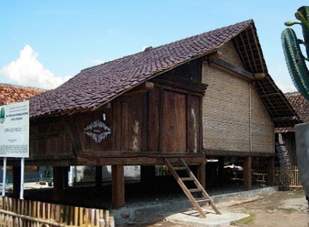 Rumah Adat Panjalin