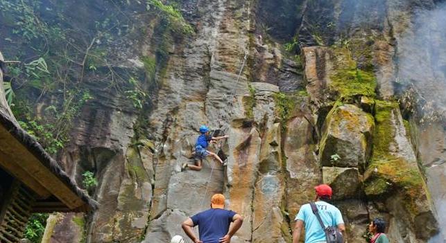 camping di air terjun sikulikap