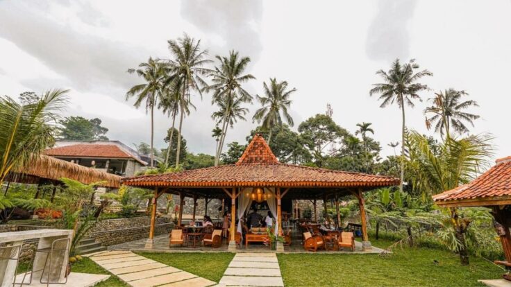 Ngopi di Sawah Puncak Bogor: Review & Harga Menu 2022