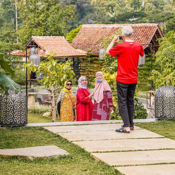 Ngopi di Sawah Puncak Bogor