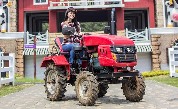Wahana Tractor Tour De Farm