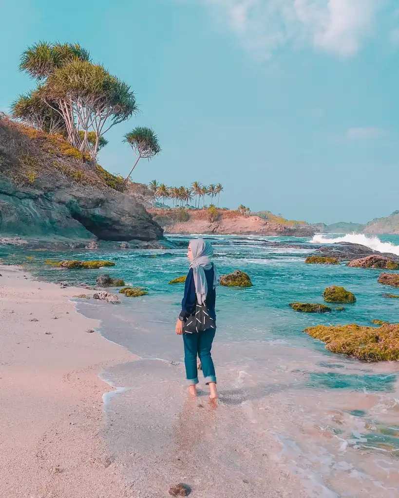 Aktivitas di Pantai Karapyak